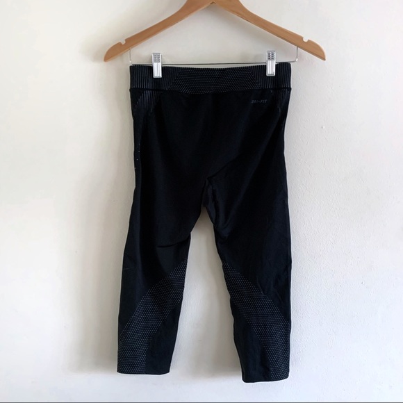 Nike Pro Compression High Rise Crop - Picture 4 of 5